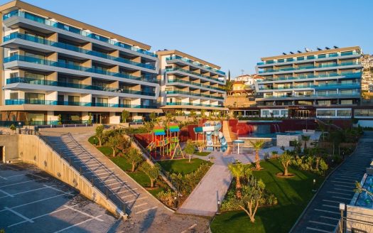 Luxury Awaits: Ecomarine Residence Beckons