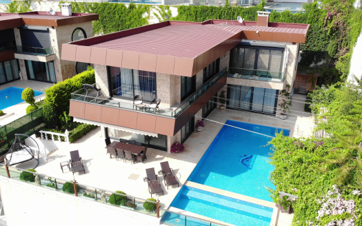 “Embrace Tranquil Luxury: Villa Cleopatra – Where Serenity Meets Splendor in the Heart of Alanya’s Beauty.”