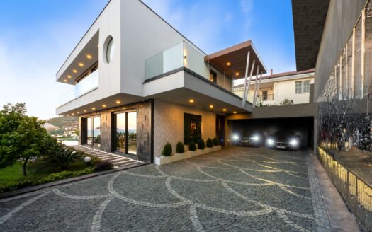 Villa Poppy – Colorful Character, Stunning Views, and Pure Comfort