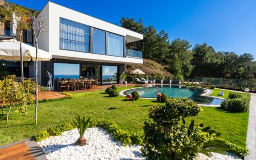 Villa Marigold – Sun-Kissed Sophistication with Spa-Like Serenity