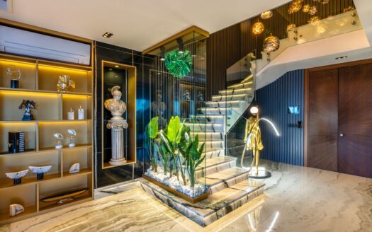 Villa Poppy – Colorful Character, Stunning Views, and Pure Comfort