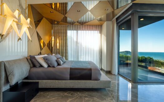 Villa Poppy – Colorful Character, Stunning Views, and Pure Comfort